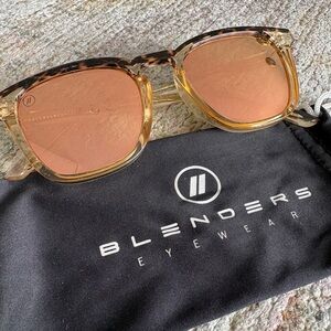 BLENDERS - Sydney - Lakey Motion Clear Gold Polarized Women’s Sunglasses
